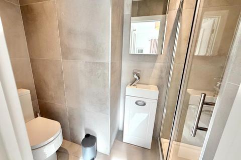 2 bedroom apartment to rent, Adlington Road, Wilmslow