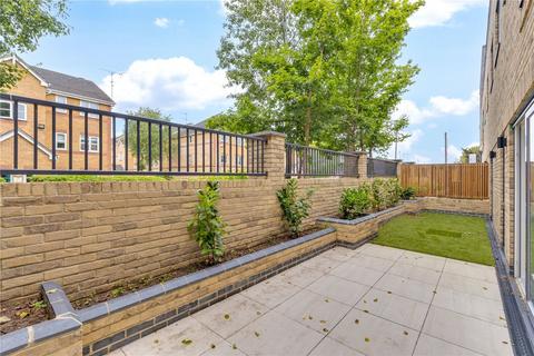 3 bedroom apartment to rent, Purley Avenue, London, NW2