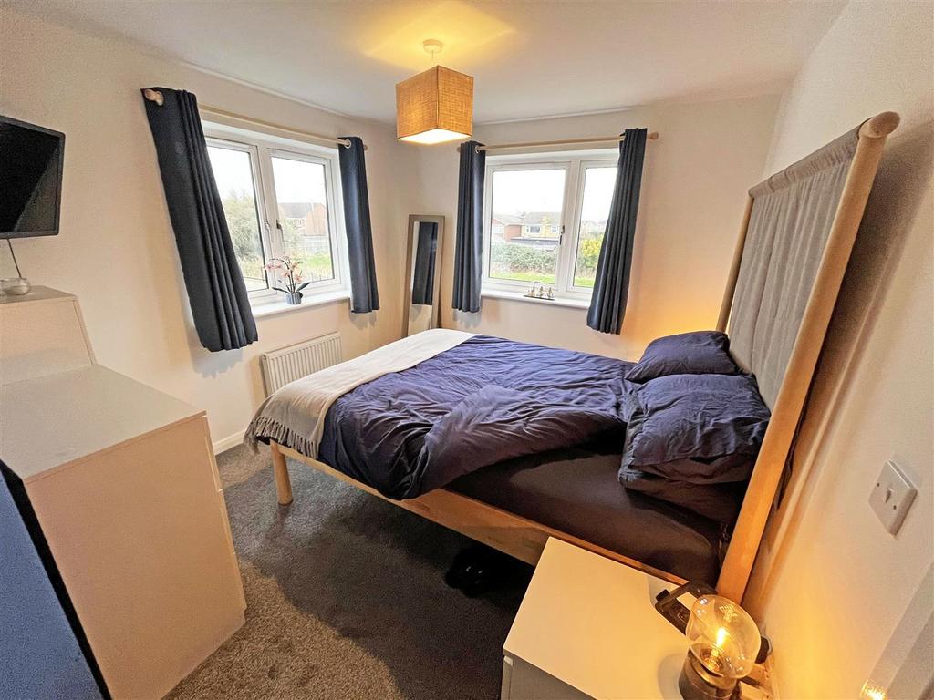Bed 1.jpg