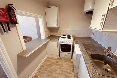 Studio to rent, Queens Avenue, London N10