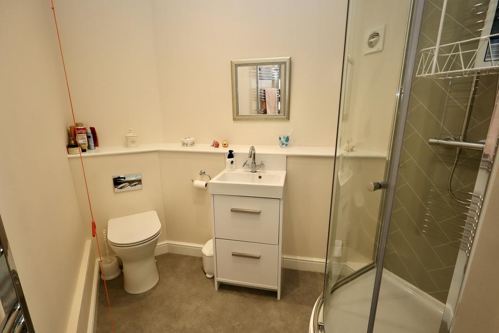 En suite to bedroom 1