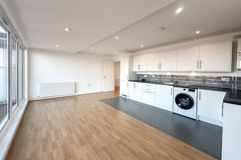 2 bedroom flat to rent, Knighton Park Road, London, SE26