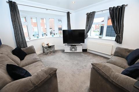 2 bedroom detached bungalow for sale, Maurice Road, Canvey Island SS8