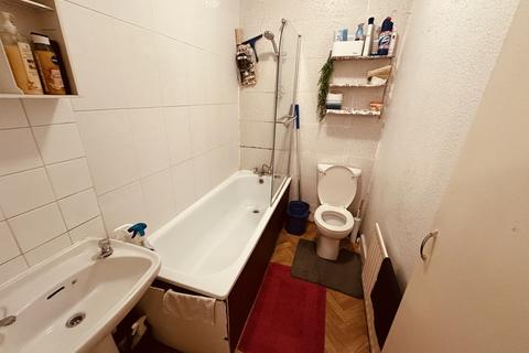 undefined, Ballards Lane, London N3