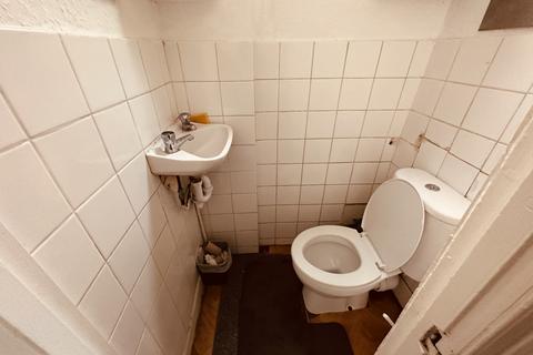 undefined, Ballards Lane, London N3