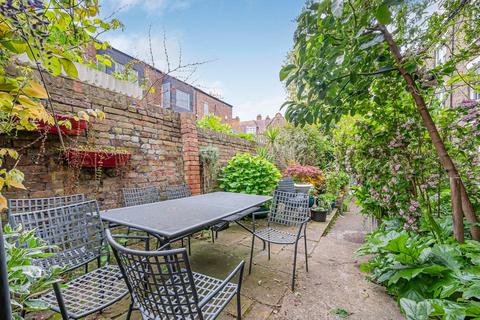 2 bedroom flat for sale, Maida Avenue, Bayswater, London, W2