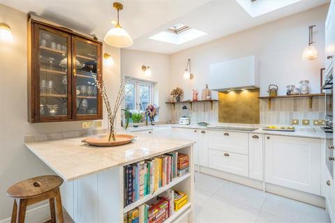 2 bedroom flat for sale, Baring Road, London SE12