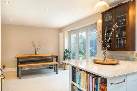 2 bedroom flat for sale, Baring Road, London SE12