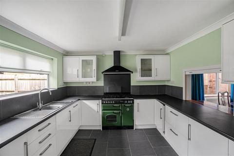 3 bedroom detached bungalow for sale, St. Peters Crescent, Bicester