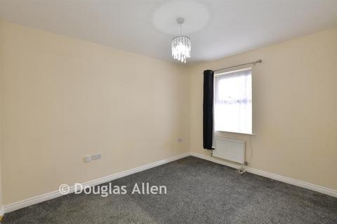 2 bedroom flat for sale, Glandford Way, Chadwell Heath, Romford, Essex