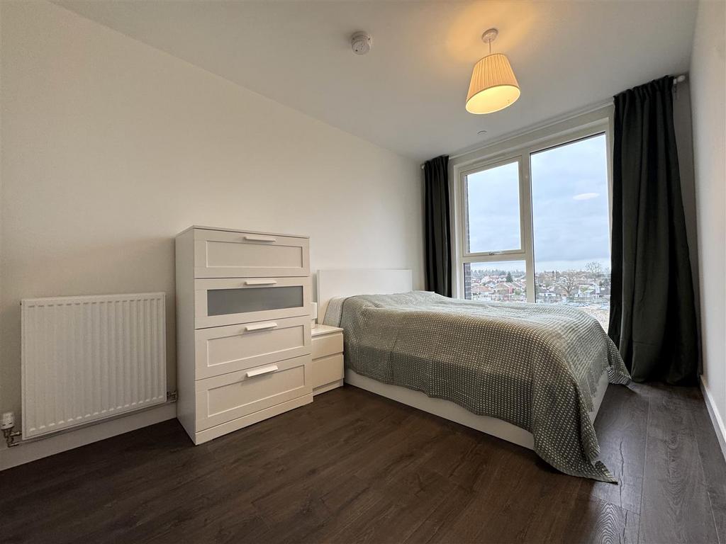 Bedroom pic 3.jpeg