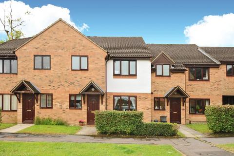2 bedroom flat for sale, The Larches,  Carterton,  OX18