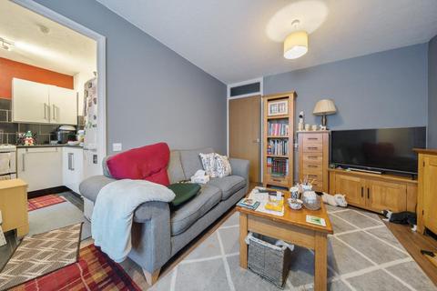 2 bedroom flat for sale, The Larches,  Carterton,  OX18