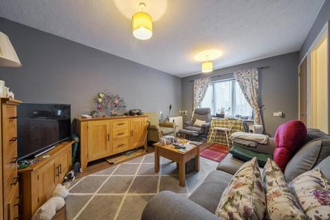 2 bedroom flat for sale, The Larches,  Carterton,  OX18