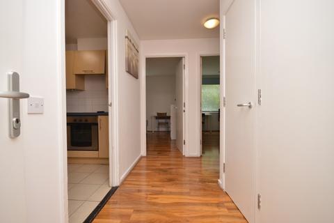 1 bedroom in a flat share to rent, Blackwall Way, Canary Wharf, E14 9QU