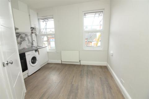 Studio to rent, Moorefield Road, Tottenham