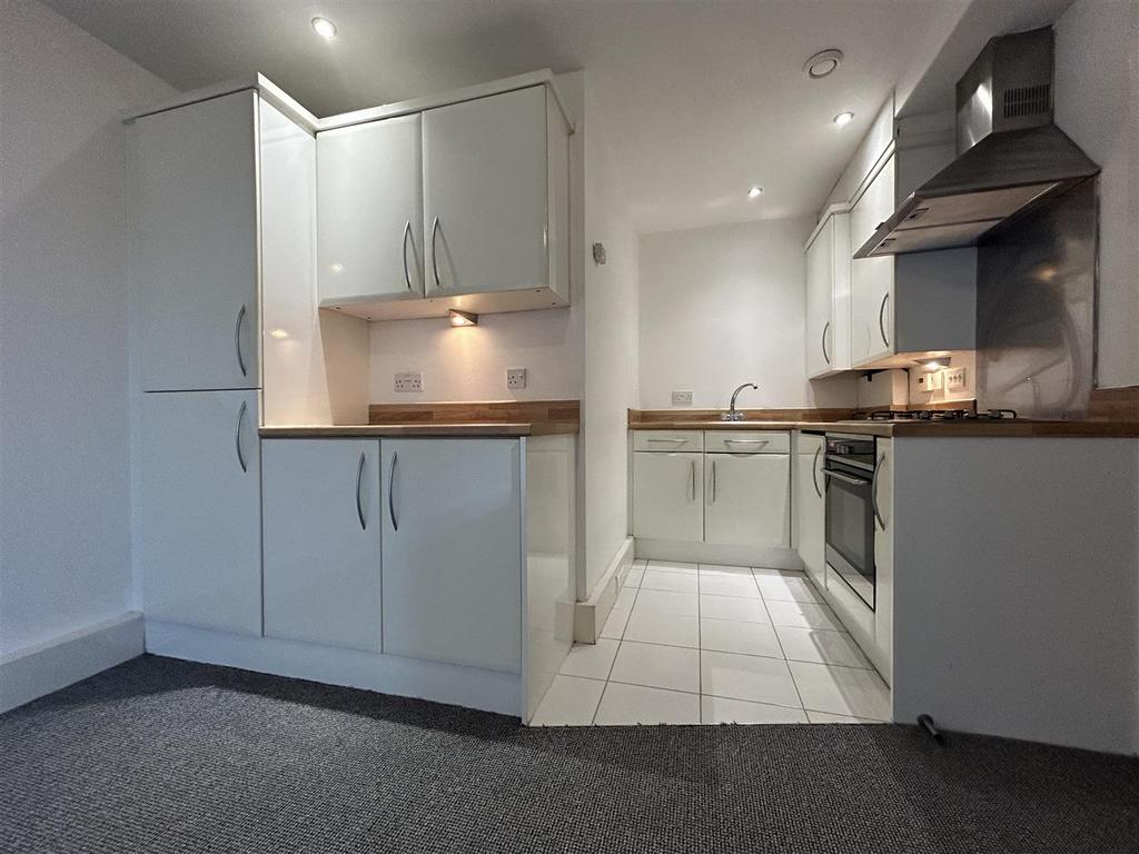 Kitchen (2).jpeg