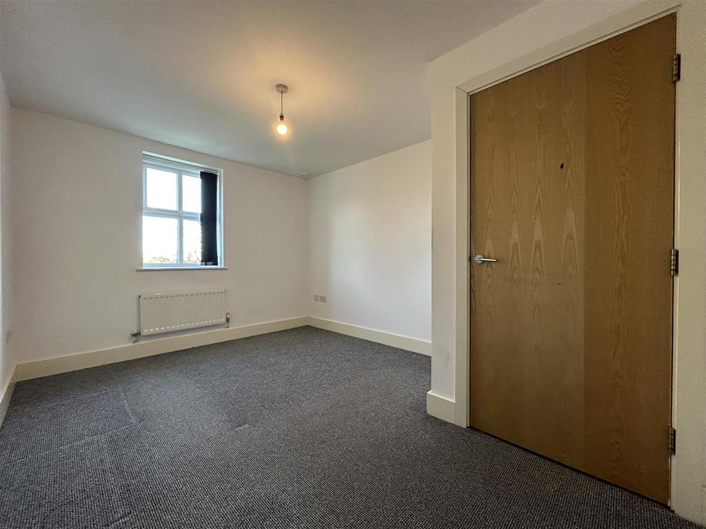 1st Bedroom (2).jpeg