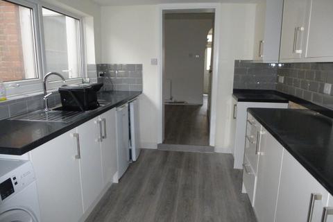 4 bedroom terraced house to rent, De Beauvoir Road, Reading, Berkshire, RG1