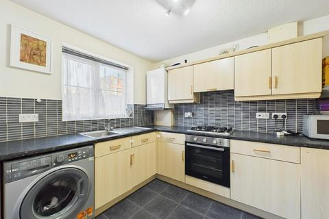 2 bedroom semi-detached house to rent, Amberton Road, Leeds