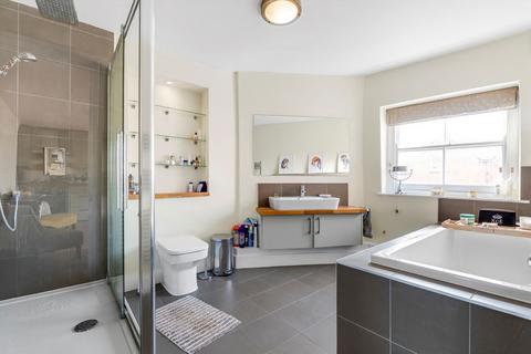 undefined, King Street, Twickenham TW1