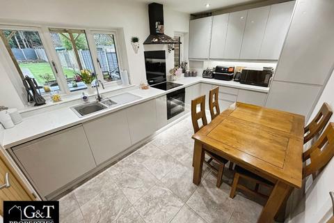 undefined, Manor Park, Kingswinford