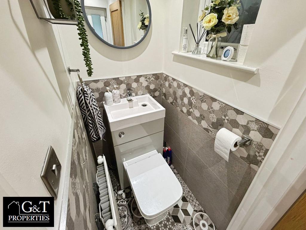 Downstairs wc