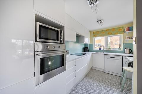 2 bedroom flat for sale, Park Drive, Woking, Surrey, GU22