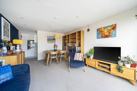 2 bedroom flat for sale, Park Drive, Woking, Surrey, GU22