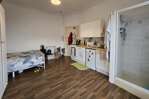 Studio to rent, Earlsfield Road SW18