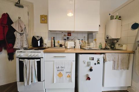 Studio to rent, Earlsfield Road SW18