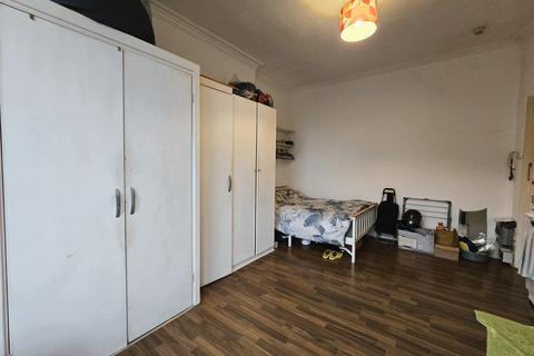 Studio to rent, Earlsfield Road SW18