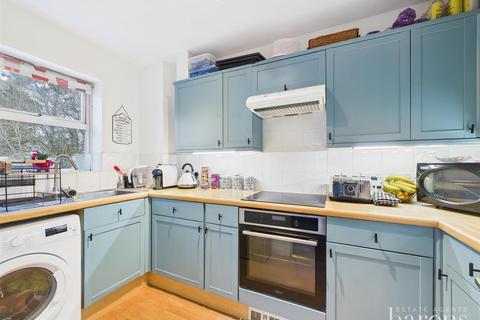 2 bedroom flat for sale, Regent Court, Basingstoke RG21