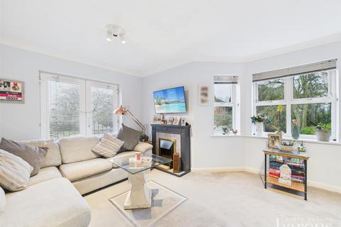 2 bedroom flat for sale, Regent Court, Basingstoke RG21