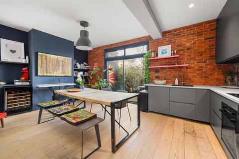 3 bedroom terraced house to rent, Normanby Road, London NW10