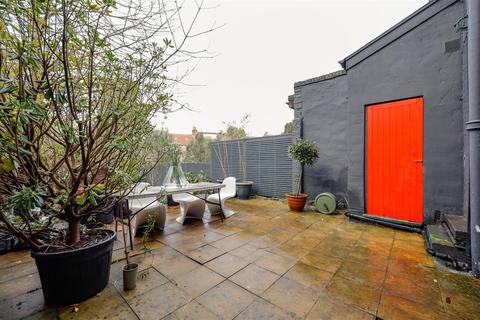 3 bedroom terraced house to rent, Normanby Road, London NW10
