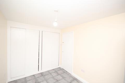 2 bedroom flat to rent, Greens Court, Wembley, Middlesex, HA9