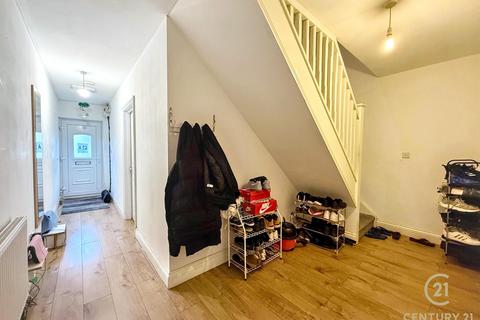 4 bedroom end of terrace house for sale, Pears Road, HOUNSLOW TW3