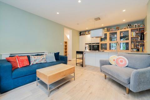 2 bedroom flat to rent, Elgin Avenue, London W9