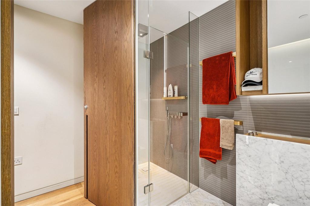 Principal Bathroom