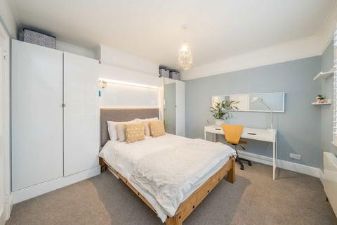 4 bedroom detached house for sale, Halliford Road, Shepperton TW17