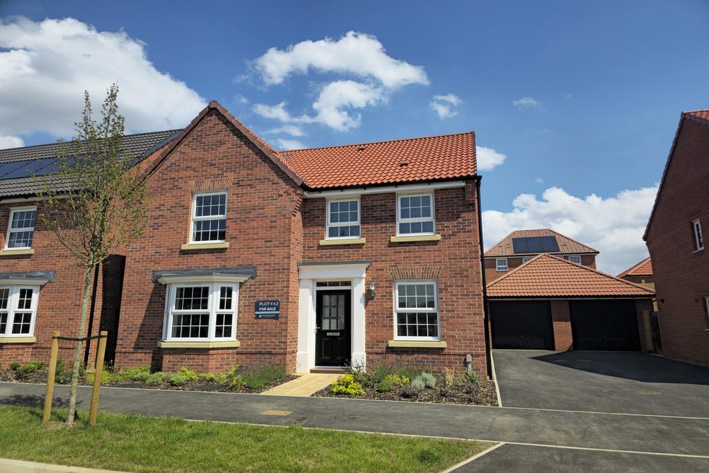 4 bedroom detached house for sale