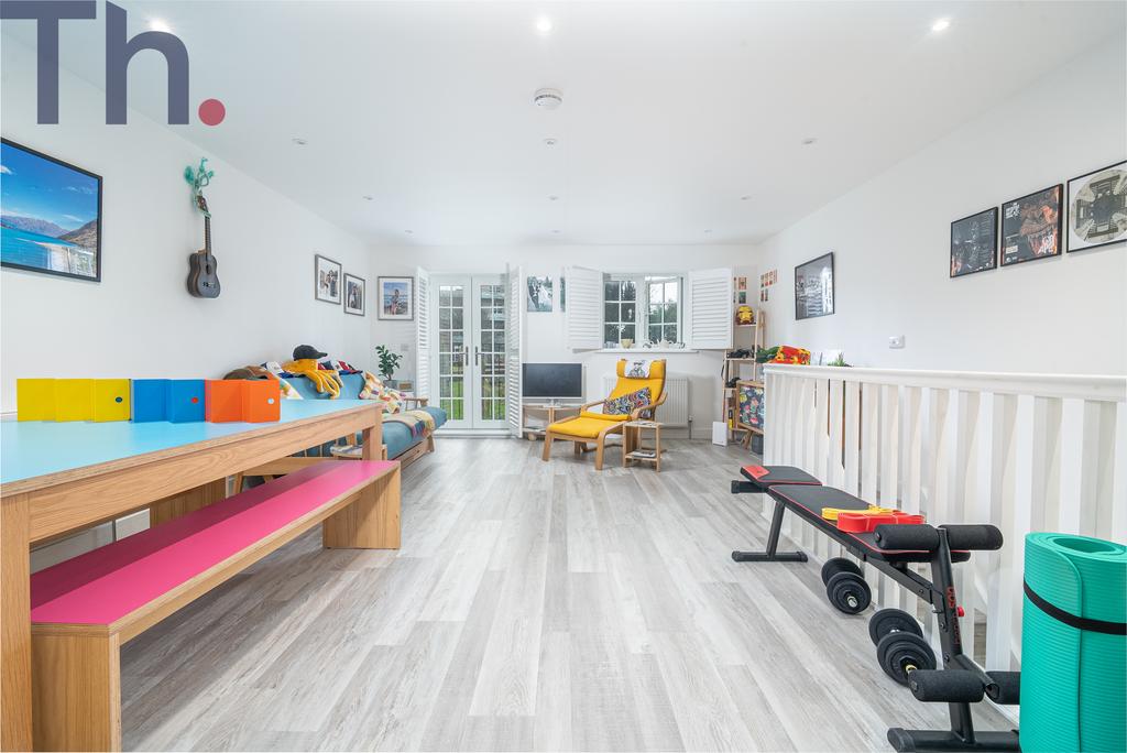 Lounge/Dining Area