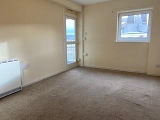 Apt 6 Hadden Court, Penrhyn Ave - Living Room.jpg