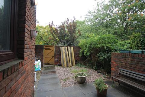 2 bedroom flat for sale, More Close, St Pauls Court, London, W14