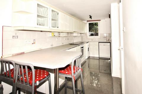 2 bedroom flat for sale, More Close, St Pauls Court, London, W14