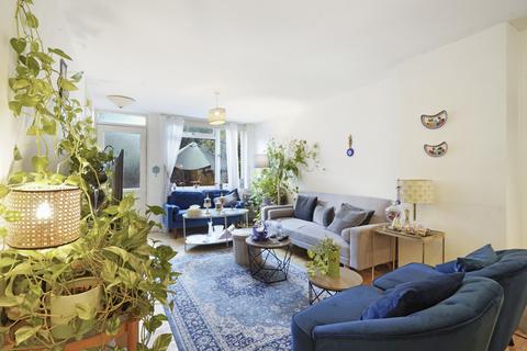 2 bedroom flat for sale, More Close, St Pauls Court, London, W14