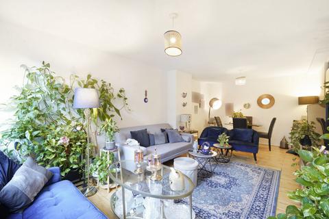 2 bedroom flat for sale, More Close, St Pauls Court, London, W14