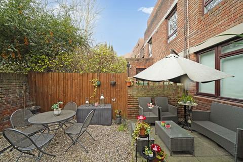 2 bedroom flat for sale, More Close, St Pauls Court, London, W14