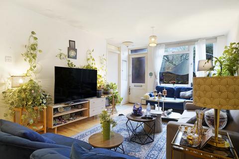 2 bedroom flat for sale, More Close, St Pauls Court, London, W14